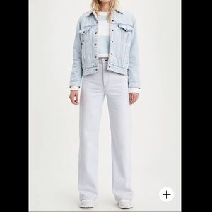 Levi’s Premium Ribcage Wide Leg Jeans in Size 27